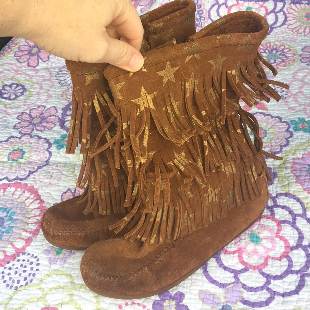 Minnetonka fringe boots